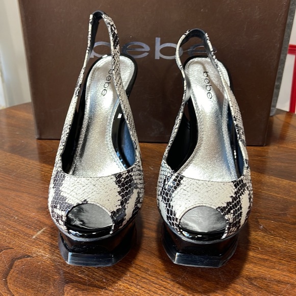 Bebe Zahara, black & white snake, open toe sling back platform stilettos, size 8 - Picture 3 of 11